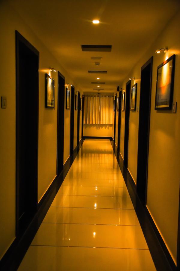 Hotel Shyam Palace ブジ エクステリア 写真